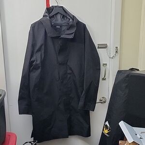 Uniqlo Men's Black Hooded Raincoat Trench